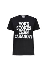 Load image into Gallery viewer, T-shirt MOSCHINO “More scores than casanova”
