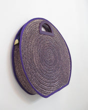 Load image into Gallery viewer, Borsa vintage viola in vimini L’INSOLITO
