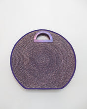 Load image into Gallery viewer, Borsa vintage viola in vimini L’INSOLITO
